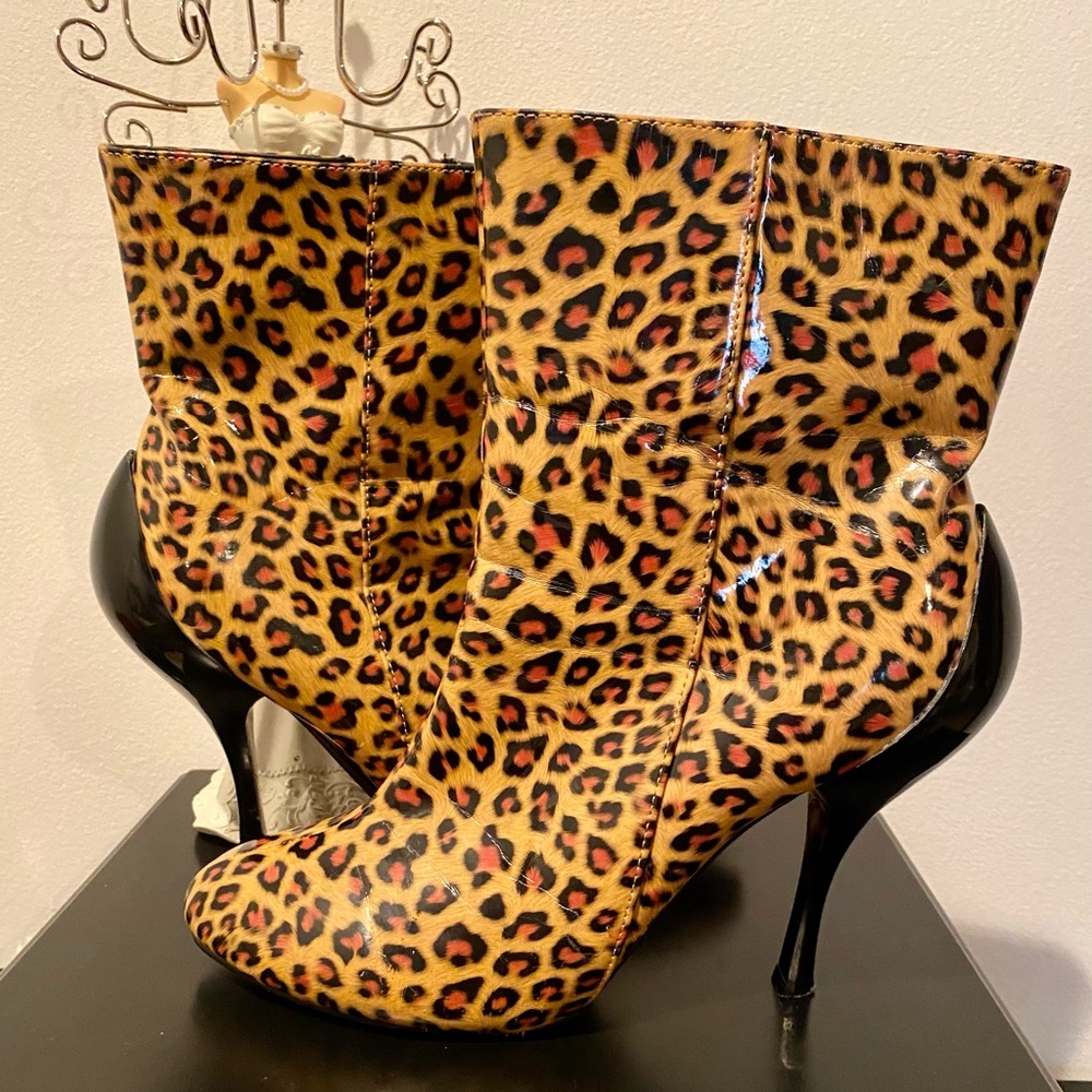 Leopard Rebellious Patent ankle boots